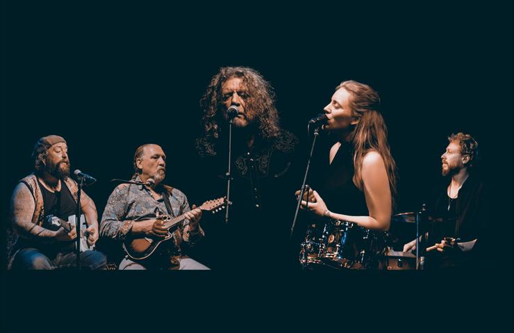 Robert Plant co grupo Saving Grace  e a cantante Suzi Dian.. LIVE NATION - Arquivo 