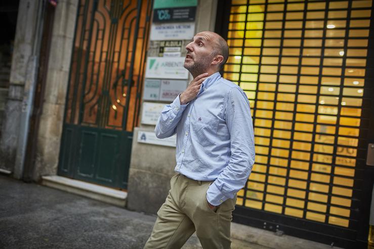 O alcalde Ourense e candidato á reelección por Democracia Ourensana, Gonzalo Pérez Jácome, á súa saída de realizar o seguimento da xornada electoral na sede de Democracia Ourensana 