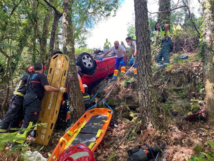 Accidente cun falecido en Arnoia ao caer por un terraplén un vehículo que viaxaba de Arnoia a Cartelle / GARDA CIVIL DE OURENSE 