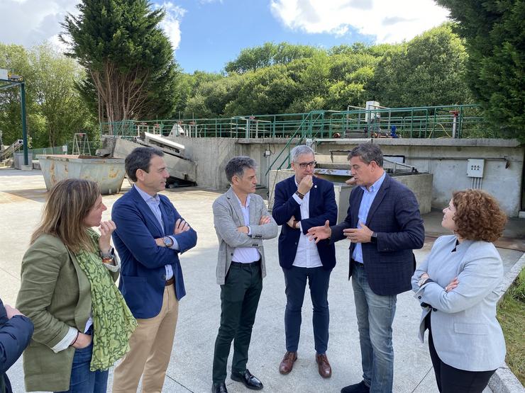 O delegado do Goberno en Galicia, José Ramón Gómez Besteiro, visita a depuradora de Sisalde xunto ao alcalde de Ames, Blas García. DELEGACIÓN DO GOBERNO 