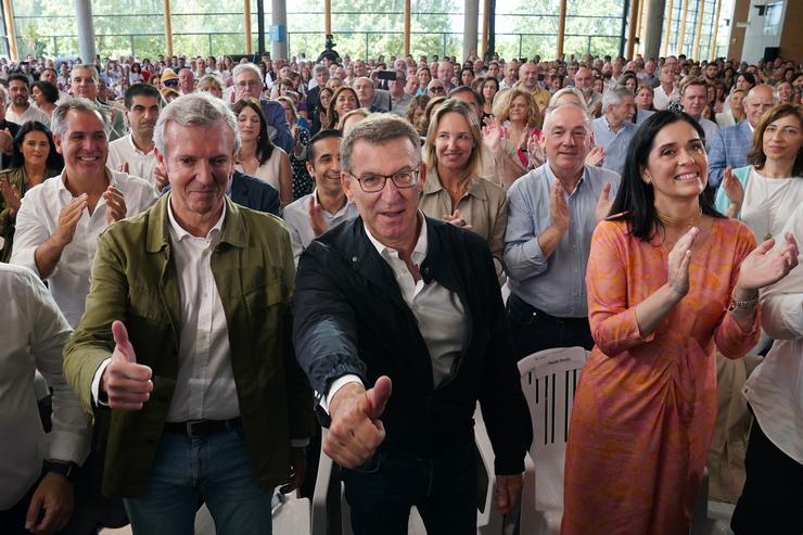 Feijóo participa nun multitudinario acto en Santiago.. Álvaro Ballesteros - Europa Press / Europa Press