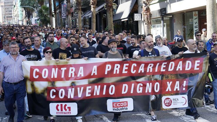 Miles de traballadores do sector do metal maniféstanse polas rúas de Vigo, a 15 de xuño de 2023, en Vigo / Javier Vázquez
