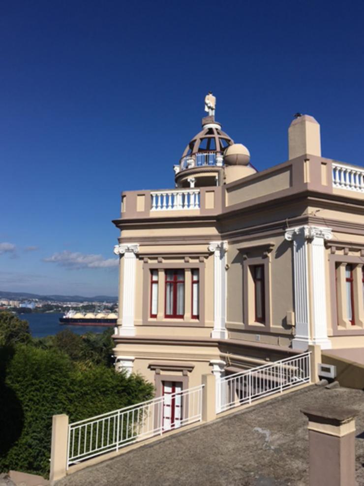 Casa da Maleta, un dos grandes edificios indianos de Fene 