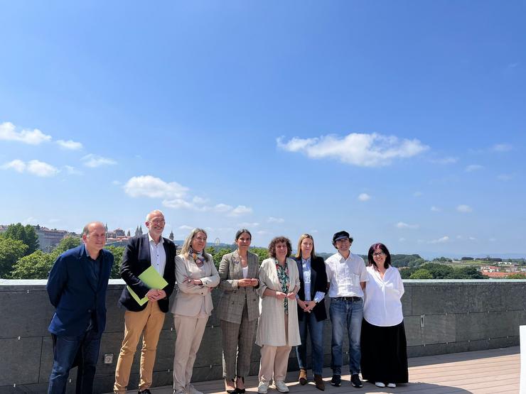 Primeira reunión entre o BNG, liderada por Goretti Sanmartín, e o PSdeG, con Mercedes Rosón á cabeza, para tratar de negociar un goberno local en Santiago de Compostela. 