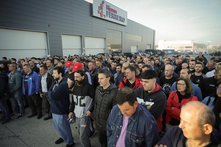 Os traballadores do metal votan se desconvocan a folga, no polígono industrial Ou CEAO, a 2 de xuño de 2023, en Lugo, Galicia (España). Tras catro días de folga, os representantes dos sindicatos e da patronal do metal en Lugo alcanzaron ai. Carlos Castro - Europa Press / Europa Press