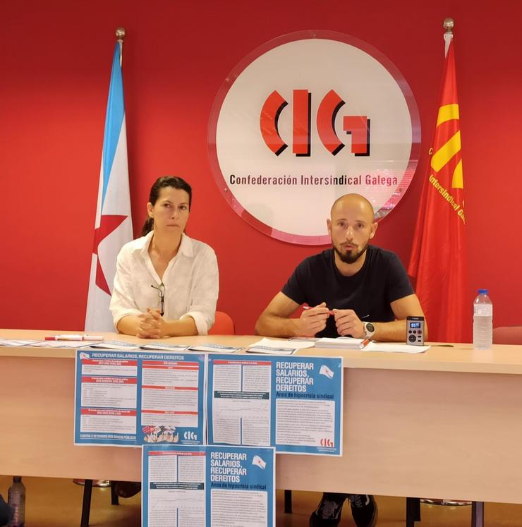 A secretaria de Organización da CIG, Ana Santomé e o secretario de CIG-Administración, Luis Carballo 