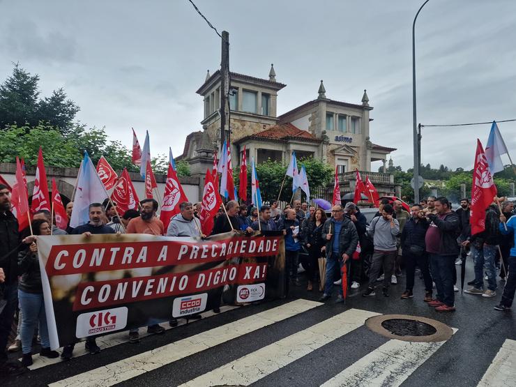 Centenares de traballadores do metal concéntranse ante a patronal polas súas propostas 'ridículas' para o convenio.. PEDRO DAVILA-EUROPA PRESS 