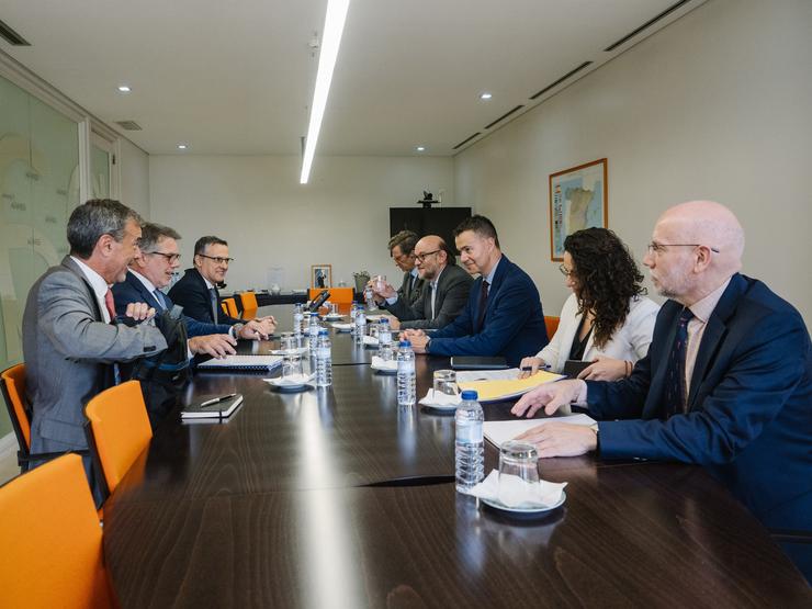Reunión do ministro de Industria, Héctor Gómez, con representantes de Altri, en Lisboa. DAVID LOPEZ VILLALTA / Europa Press