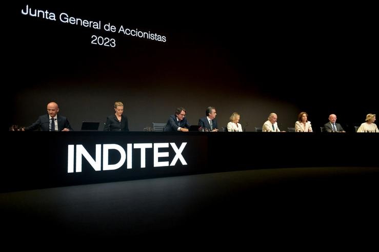 O conselleiro delegado de Inditex, Óscar García Maceiras, e a presidenta de Inditex, Marta Ortega, durante a xunta xeral de accionistas de Inditex / M. Dylan - Europa Press