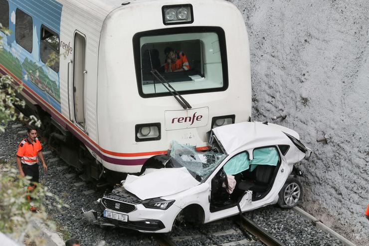 Vista do choque do tren a un coche nun paso a nivel, a 12 de xullo de 2023, en Lugo, Galicia (España).. Carlos Castro - Europa Press / Europa Press