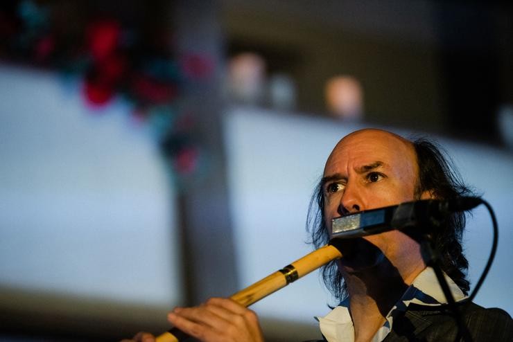 Arquivo - O músico Carlos Núñez toca a frauta durante o novo espectáculo 