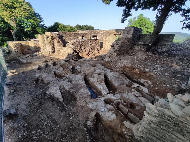 Descobren en Castroverde (Lugo) unha necrópole medieval con máis de 20 tumbas. AMIGOS DO PATRIMONIO DE CASTROVERDE / Europa Press