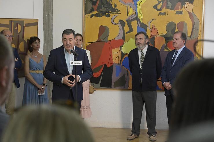 Román Rodríguez e outros asistentes á apertura do Museo Sargadelos-Carlos Maside / XUNTA