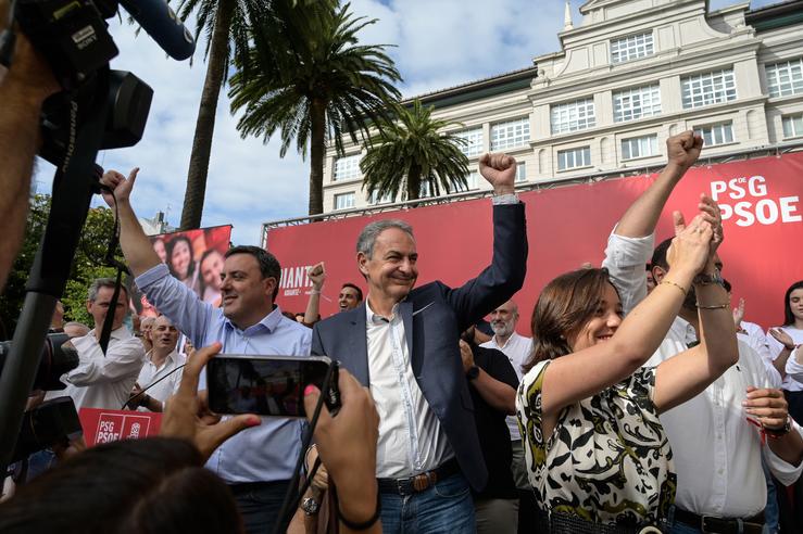 O expresidente do Goberno José Luís Rodríguez Zapatero, durante un acto de campaña do PSOE, nos Xardíns de Méndez Núñez, /  M. Dylan - Europa Press 