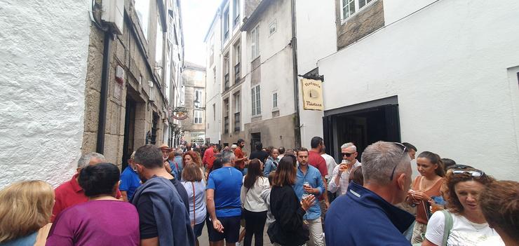 Miles de turistas e peregrinos chegan a Santiago nas festas de Apóstolo. NICOLÁS GÓMEZ CARBALLO