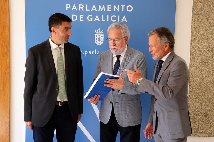 O CES entrega ao Parlamento galego a Memoria sobre a situación económica e social de Galicia 2022 / PARLAMENTO DE GALICIA - Arquivo