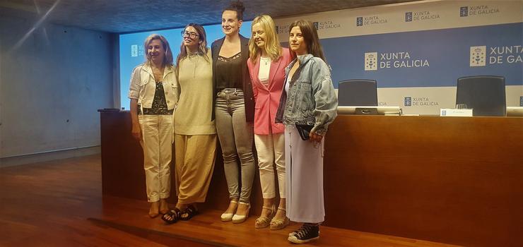 María Méndez, presidenta de APG; Patricia García Lema, influencer; Lúa Piñeiro, influencer; Sandra Vázquez Domínguez, secretaria xeral dá Igualdade dá Xunta de Galicia; e Clara Redondo, influencer.. NICOLÁS GÓMEZ CARBALLO / Europa Press