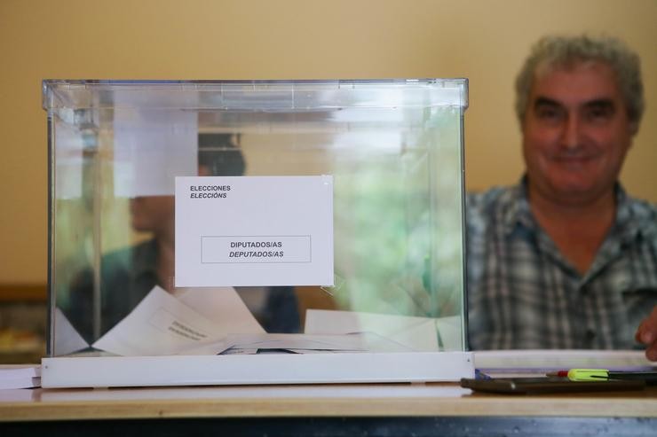 Mesa electoral durante as eleccións xerais, na vivenda de D. Antonio Pérez Galán, a 23 de xullo de 2023, en Vilanova, Cervantes, Lugo, Galicia.. Carlos Castro - Europa Press / Europa Press