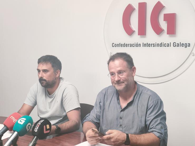 Francisco González Sío, responsable de Negociación Colectiva da CIG, e Paulo Carril, secretario xeral do sindicato nacionalista. / Europa Press