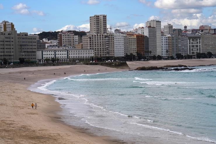 Praias Orzán e Riazor, a 8 de abril de 2022, na Coruña / Álvaro Ballesteros - Arquivo