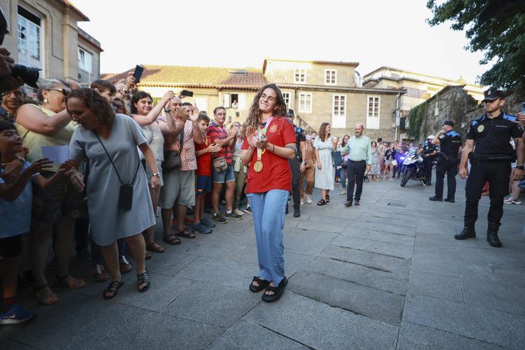 A xogadora da Selección Tere Abelleira á súa chegada á Sede da Federación Galega de Fútbol, é recibida por unha multitude.. Beatriz Ciscar - Europa Press 