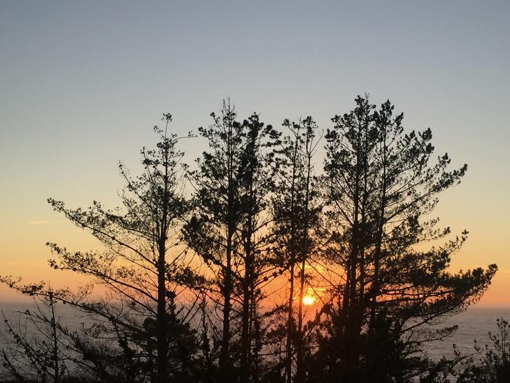 Solpor en Fort Bragg, chegando a Mendocino