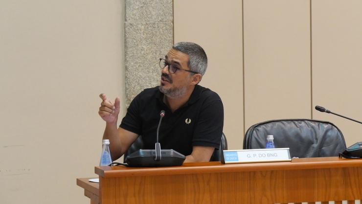 O deputado do BNG Daniel Pérez intervén nunha comisión parlamentaria / BNG