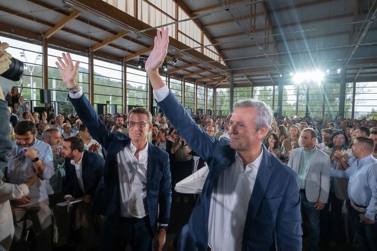 Feijóo e Rueda, nun acto en Santiago este domingo / César Arxina