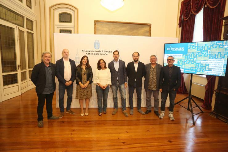 A alcaldesa da Coruña, Inés Rey, e o director de Agadic, Jacobo Sutil, entre outros, na presentación da edición número 29 de Womex / CONCELLO da Coruña
