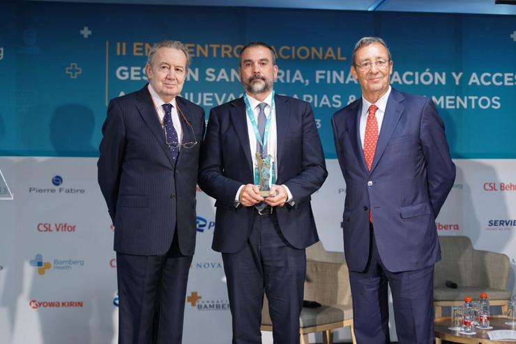 O director xeral de Asistencia Sanitaria do Sergas, Jorge Aboal Viñas, recolle o premio á excelencia do sistema sanitario. XUNTA / Europa Press
