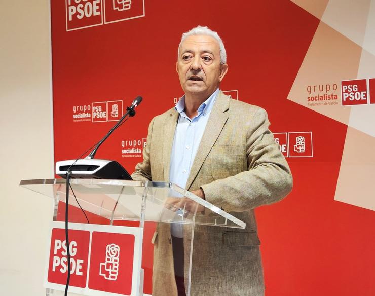 O portavoz do Grupo do PSdeG no Parlamento de Galicia, Luís Álvarez, en rolda de prensa. PSDEG 