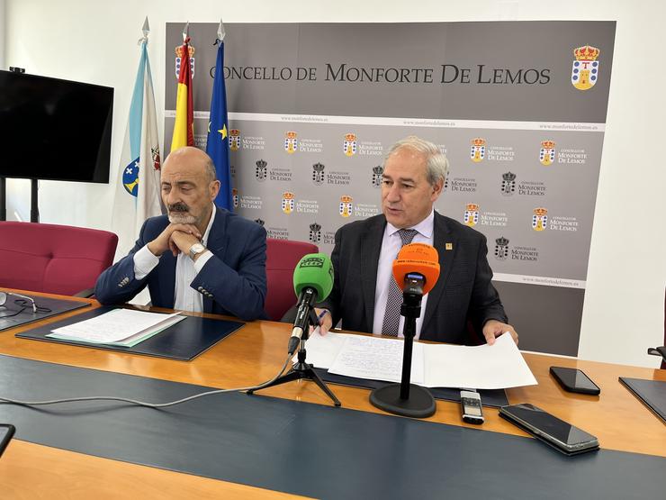 O alcalde de Monforte, José Tomé, e o presidente da Confederación Hidrográfica Miño-Sil (CHMS), José Antonio Quiroga, en rolda de prensa / CONCELLO DE MONFORTE