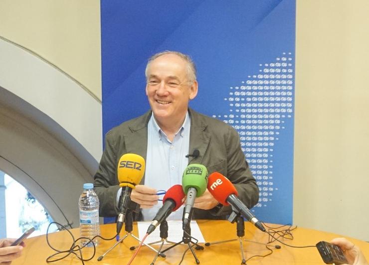 O portavoz do PP no Concello da Coruña, Miguel Lorenzo, en rolda de prensa / PP