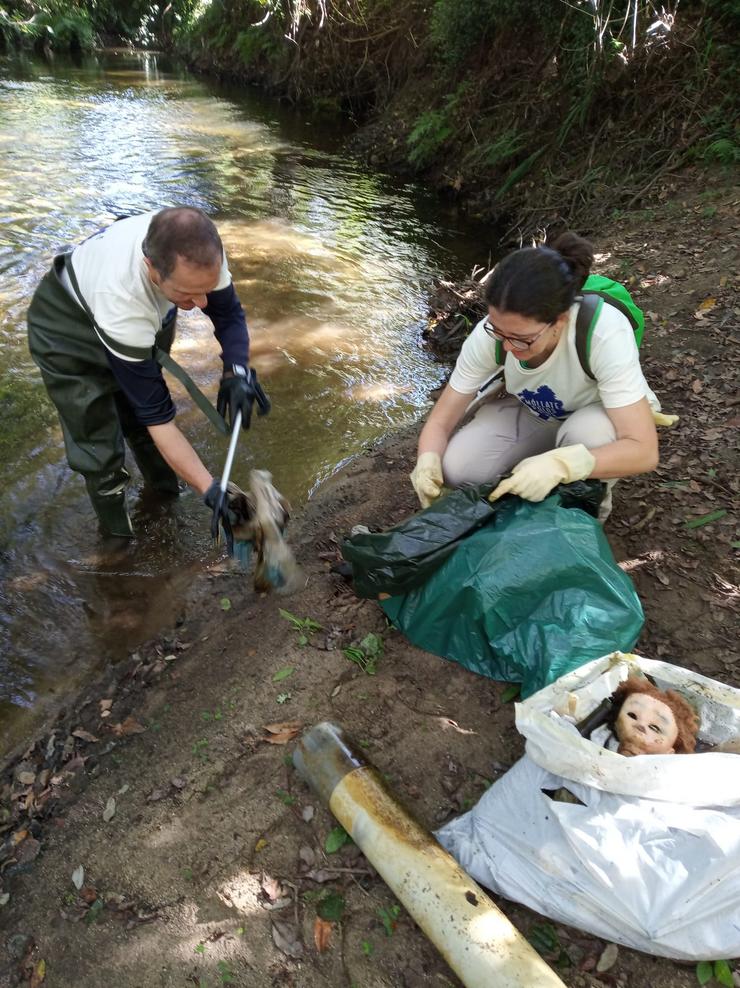 Lixo sacado dos ríos galegos durante a limpeza de diferentes cauces dentro do Proxecto Ríos 