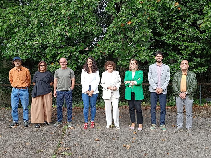 A alcaldesa de Santiago, Goretti Sanmartín, xunto aos concelleiros que conforman o seu goberno 