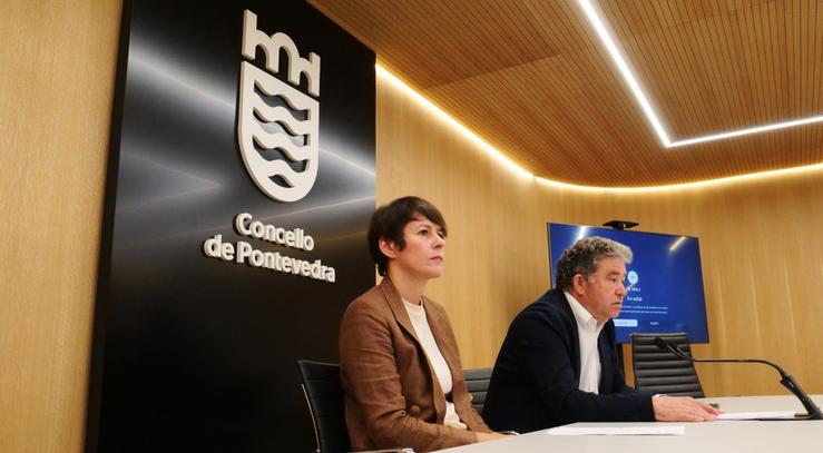 A portavoz nacional do BNG, Ana Pontón, en rolda de prensa co alcalde de Pontevedra, Miguel Anxo Fernández Lores.. BNG 