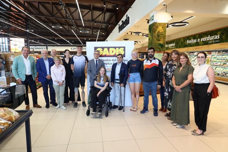 Membros do equipo paralímpico visitan Gadis. GADIS / Europa Press