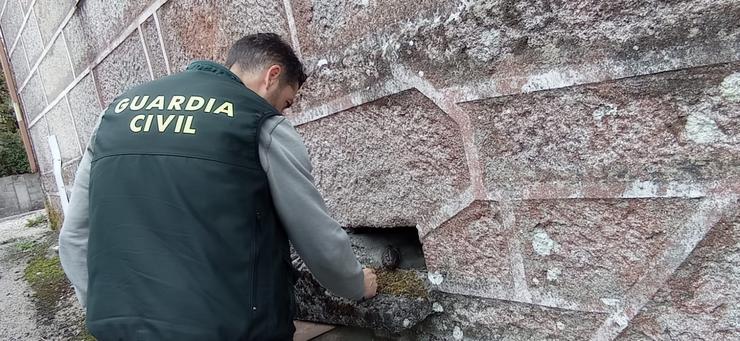 Localizan unha granada de man cargada nunha casa deshabitada do Irixo (Ourense). GARDA CIVIL / Europa Press
