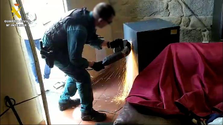 Desarticulan unha organización dedicada ao narcotráfico asentada no Barbanza que vendía 180 quilos de cocaína ao ano. GARDA CIVIL / Europa Press