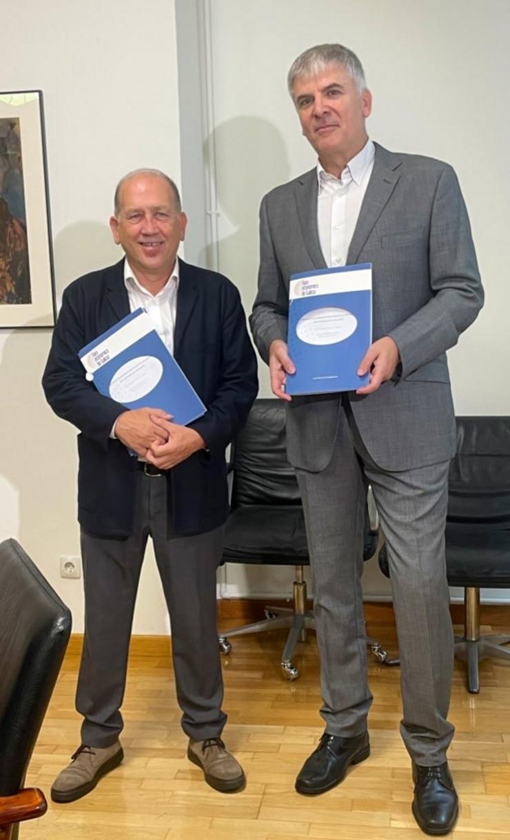 Xaquín Fernández Leiceaga e Santiago Lago. FORO ECONÓMICO DE GALICIA / Europa Press