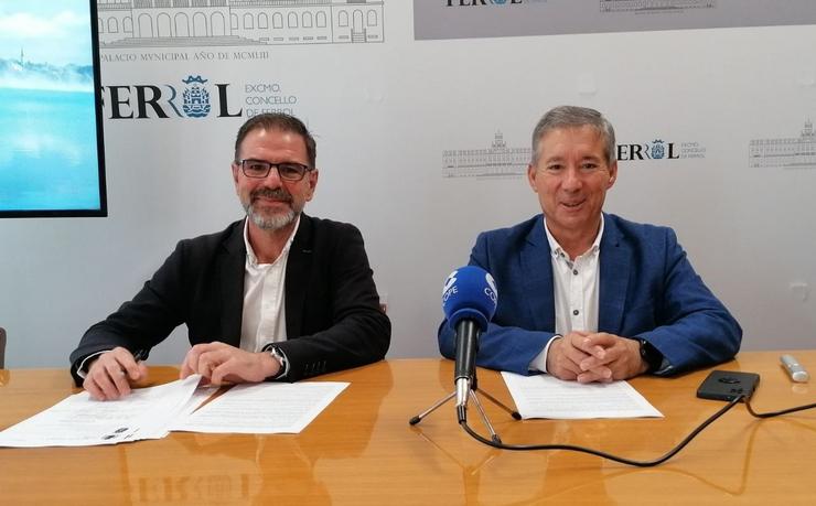 O exalcalde de Ferrol Anxo Mato e o exedil de cultura Antonio Golpe en rolda de prensa / Europa Press