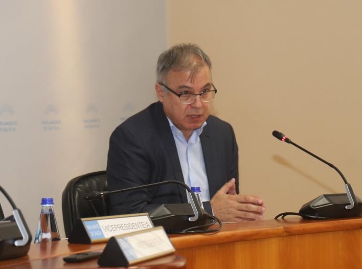 O secretario xeral de Vivenda e Urbanismo, Heriberto García Porto, durante a Comisión.. XUNTA 