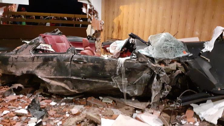 Vehículo implicado nun accidente en Vimianzo / BOMBEIROS DE CEE