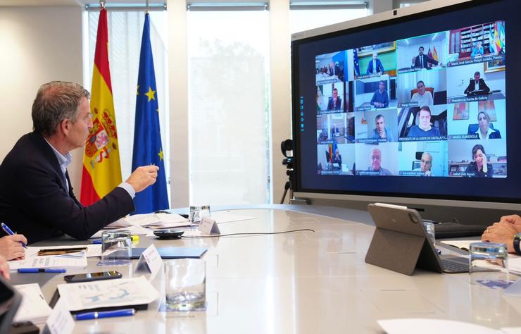 O líder do PP, Alberto Núñez Feijóo, reúne aos seus 