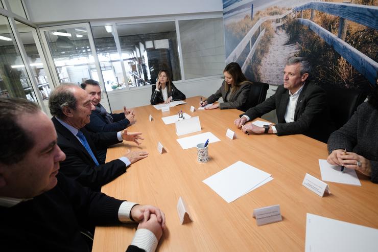 Rueda nun encontro con representantes do Banco de Alimentos / David Cabezón