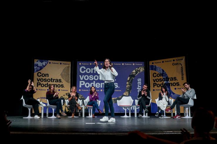 A secretaria de Acción de Goberno de Podemos e ministra de Igualdade en funcións, Irene Montero, intervén durante unha Conferencia Política do partido, no Círculo de Belas Artes, a 4 de novembro de 2023, en Madrid / Ricardo Rubio - Arquivo