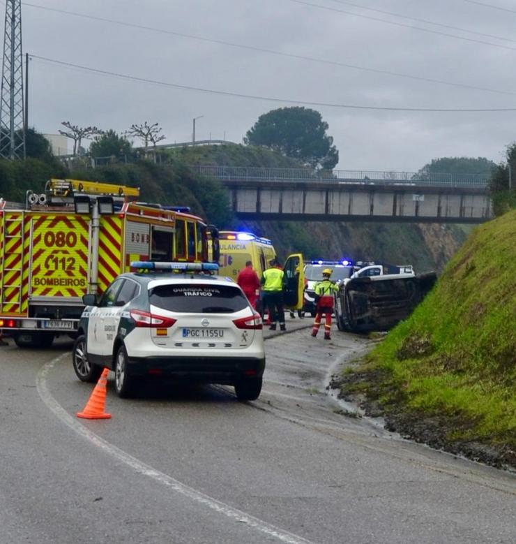 Dúas mulleres resultan feridas nun accidente de tráfico na A-52, en Ourense. GARDA CIVIL