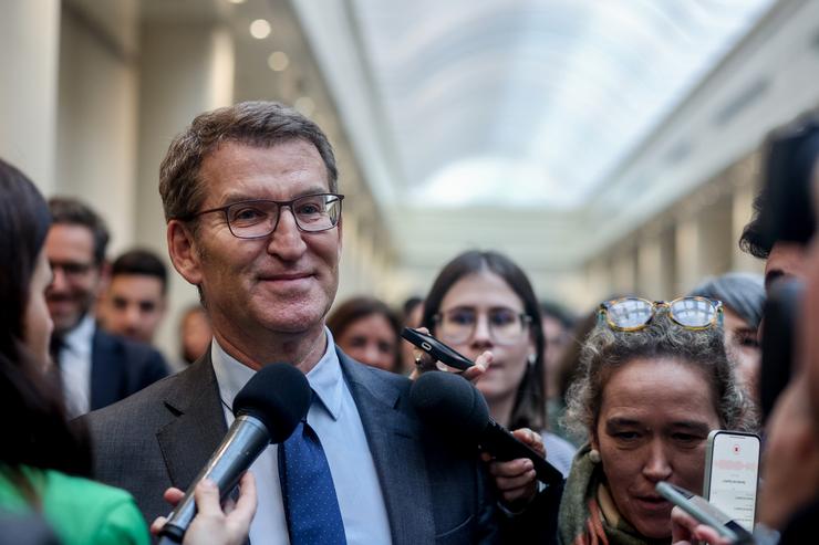 O líder do PP, Alberto Núñez Feijóo, ofrece declaracións aos medios tras un pleno extraordinario do Congreso dos Deputados no Palacio do Senado, a 16 de xaneiro de 2024, en Madrid (España). O Congreso debate hoxe a toma en consideración da. Ricardo Rubio - Europa Press / Europa Press