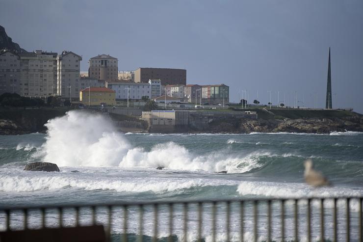 Unha onda no mar, a 3 de xaneiro de 2024, na Coruña. M. Dylan - Europa Press / Europa Press / Europa Press