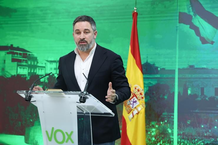 O líder de VOX, Santiago Abascal, durante unha rolda de prensa tras a reunión do Comité de Acción Política de Vox, na Sede do partido, a 8 de xaneiro de 2024, en Madrid 